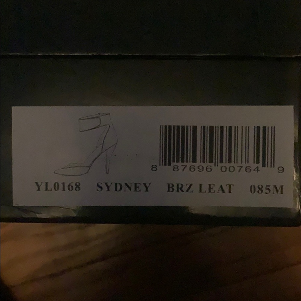 Mia-Limited Edition Brand new Sz 8 1/2